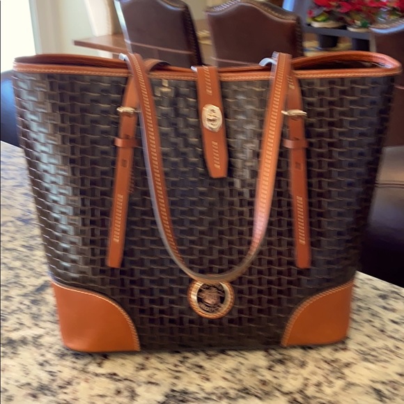 Dooney & Bourke Handbags - Dooney and Bourke leather tote